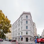 Blueground Zizkov Renovated Nr Universities Prg-35